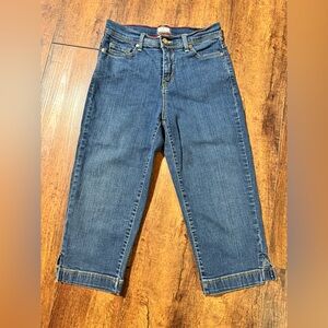 Levi's Women's Classic Blue Capris